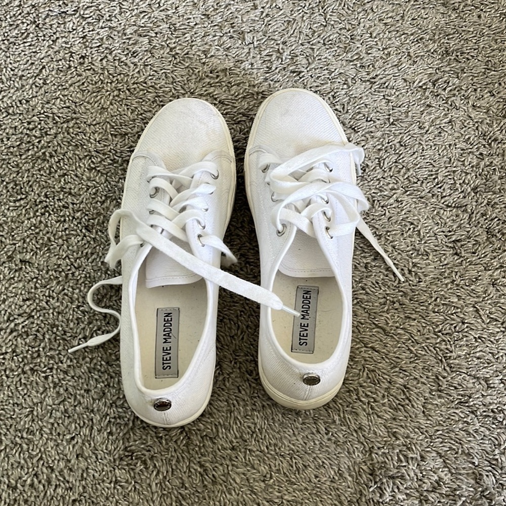 Hardly worn Steve Madden platform shoes